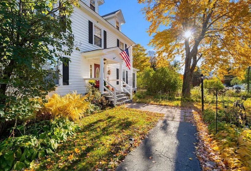 ベッドアンドブレックファースト Launchpoint Lodge: Entire