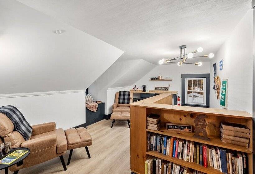 ベッドアンドブレックファースト Launchpoint Lodge: Entire