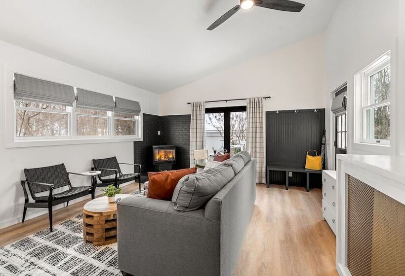 مبيت وإفطار Launchpoint Lodge: Entire