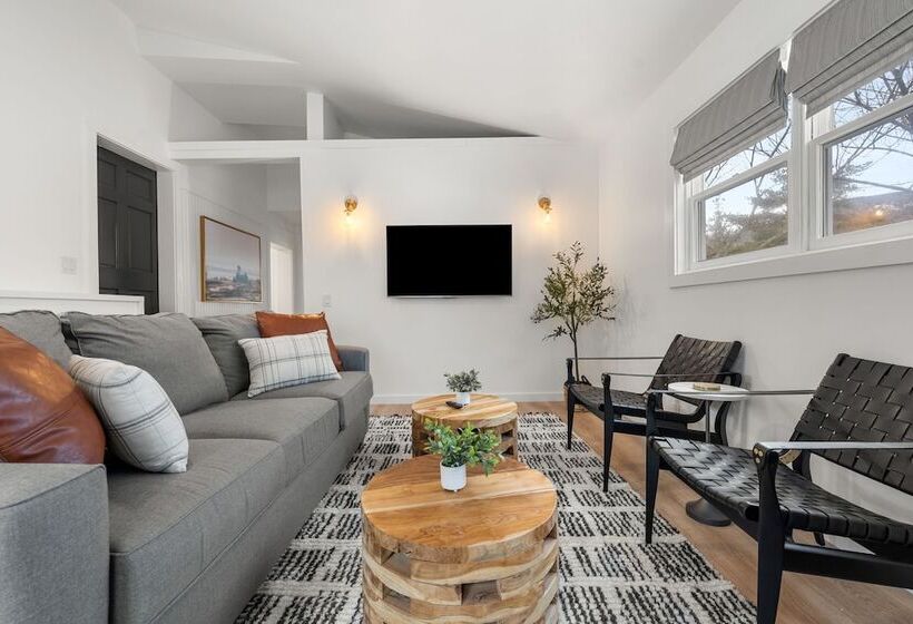 مبيت وإفطار Launchpoint Lodge: Entire