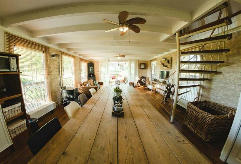 مبيت وإفطار Ons Tuinhuis