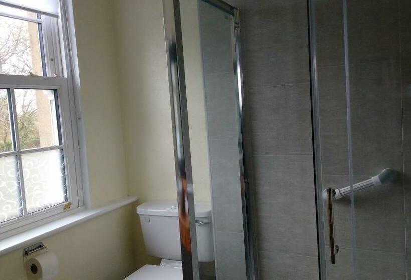 مبيت وإفطار Reenglas House