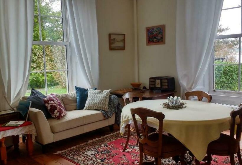 مبيت وإفطار Reenglas House