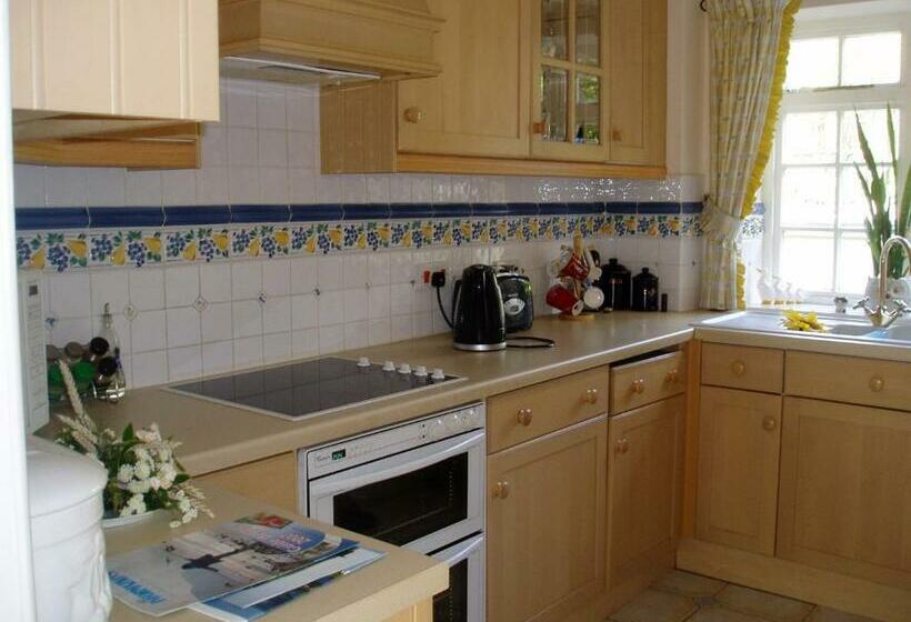 민박 The Courtyard