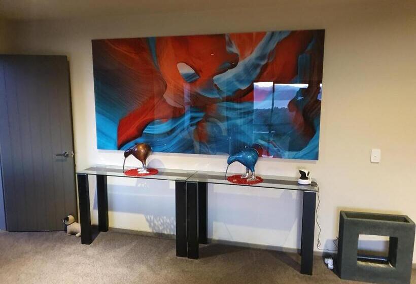 تختخواب و صبحانه White House