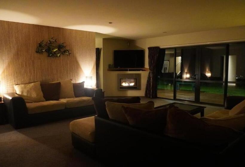 تختخواب و صبحانه White House