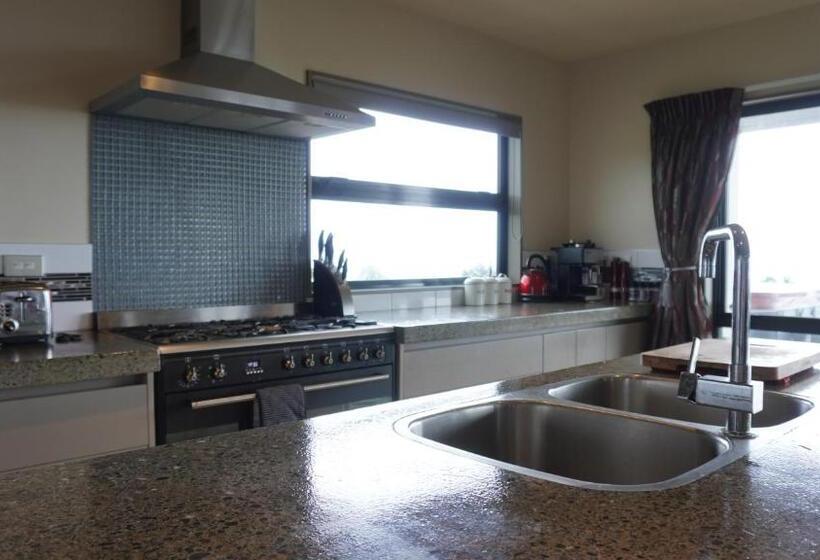 تختخواب و صبحانه White House