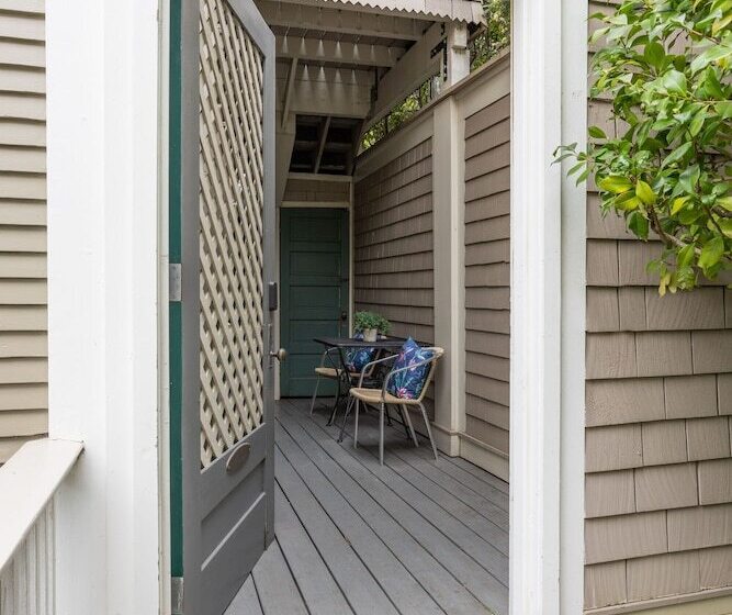 فندق De La Vina Inn