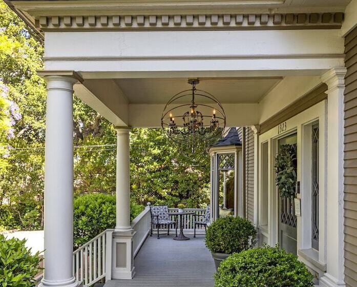 فندق De La Vina Inn