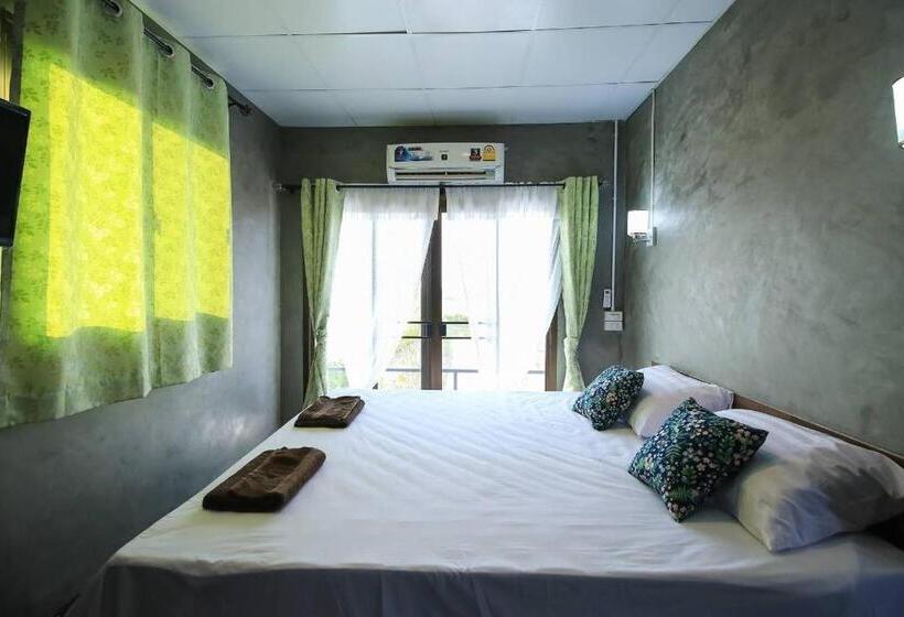 هتل Falik Farm Stay