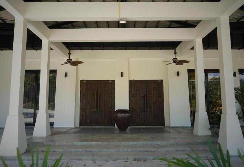 בית מלון כפרי Kachonghills Tented Resort Trang