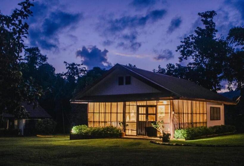 هتل The Cabins At Lvf