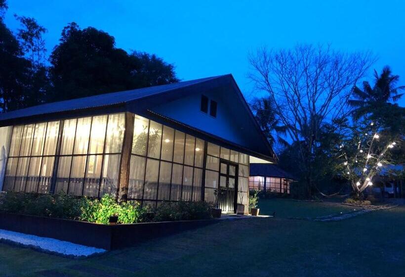 هتل The Cabins At Lvf