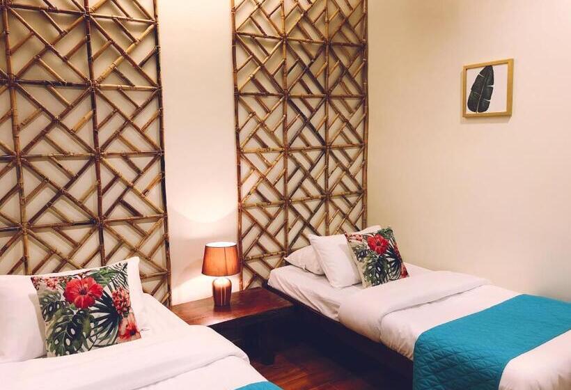 هتل The Cabins At Lvf