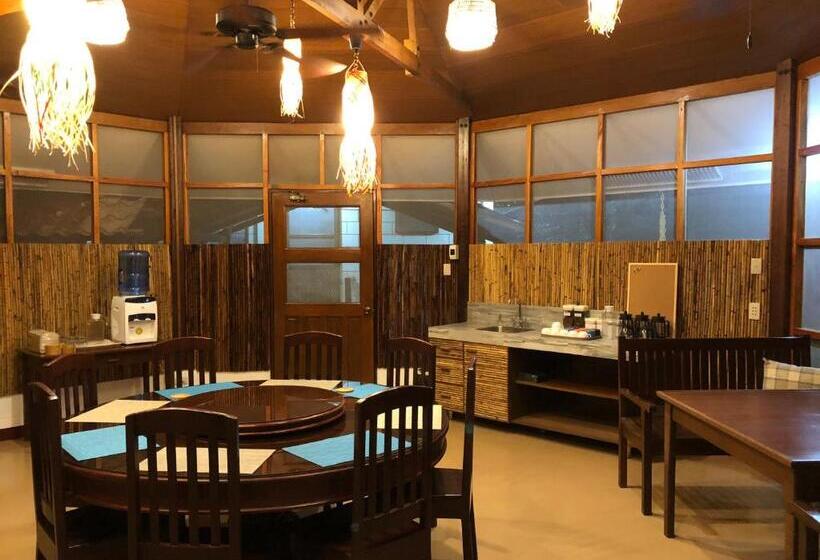 هتل The Cabins At Lvf