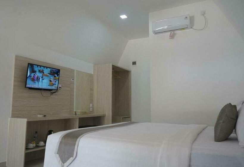 Madu Tiga Beach And Resort