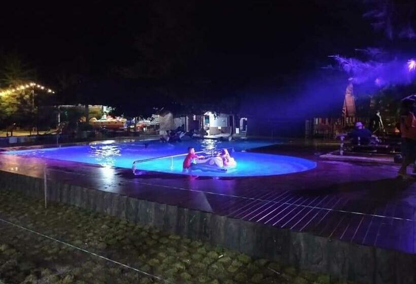 Madu Tiga Beach And Resort