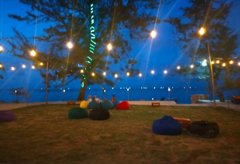 Madu Tiga Beach And Resort