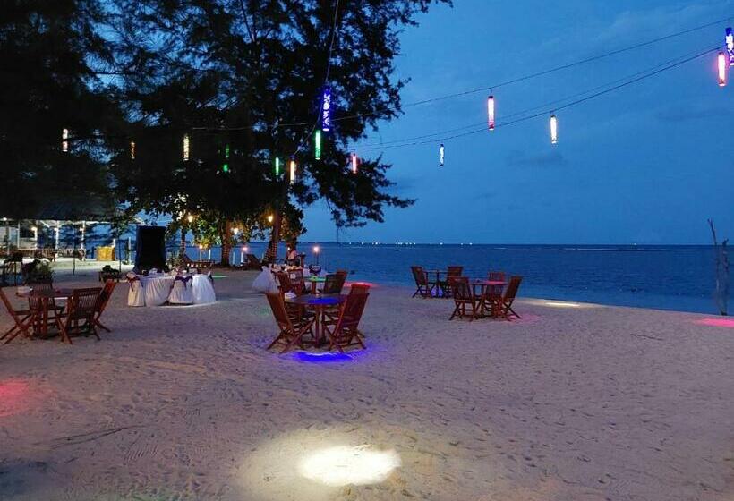 Madu Tiga Beach And Resort