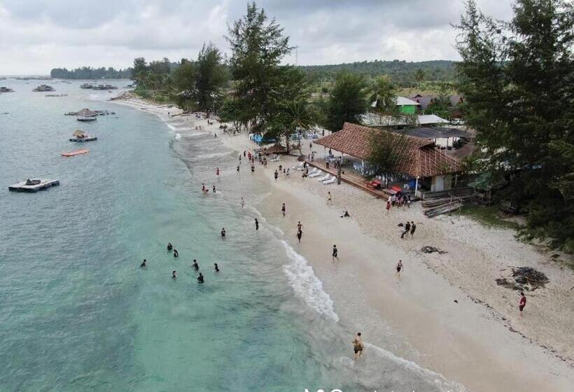 Madu Tiga Beach And Resort