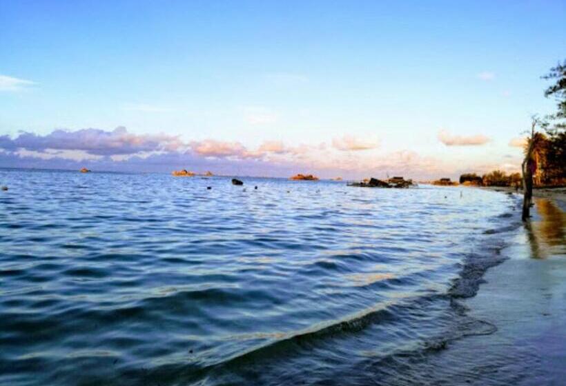 Madu Tiga Beach And Resort