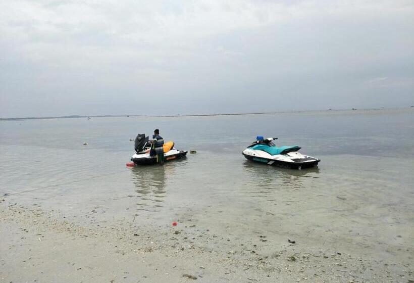 Madu Tiga Beach And Resort