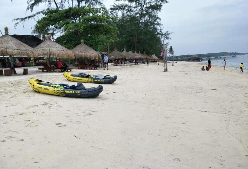 Madu Tiga Beach And Resort