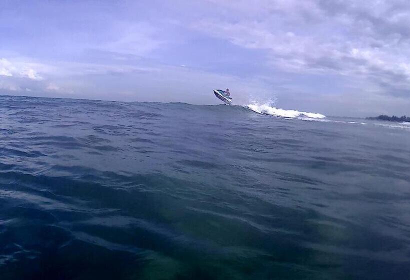 Madu Tiga Beach And Resort