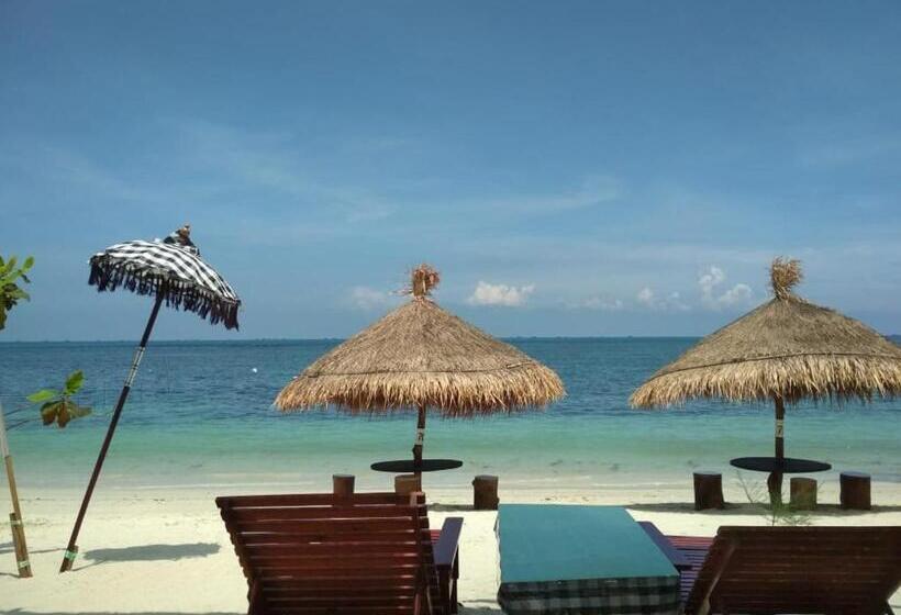 Madu Tiga Beach And Resort