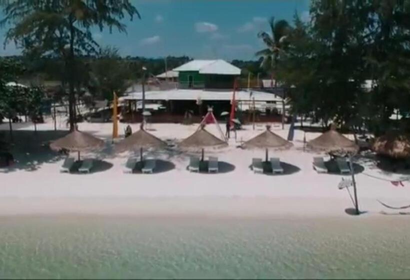 Madu Tiga Beach And Resort