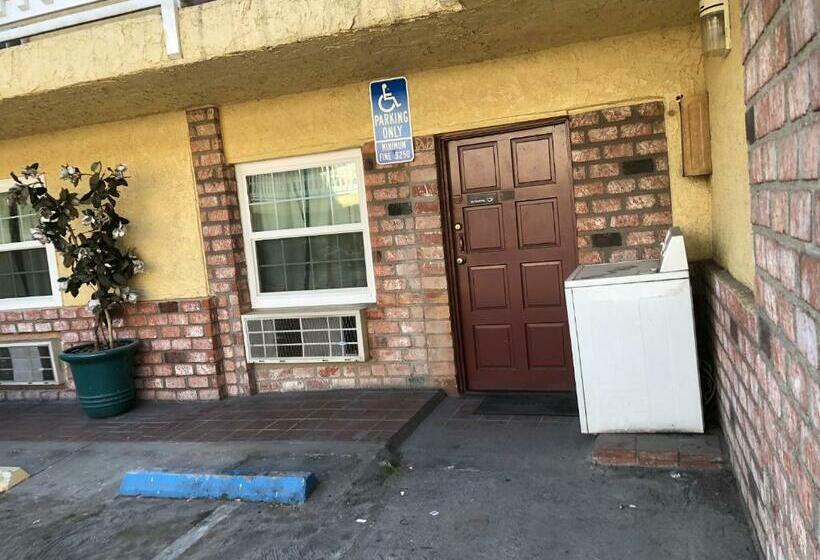 فندق على الطريق Sahara Inn   Los Angeles