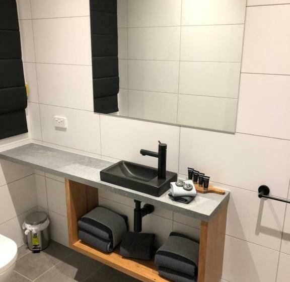 Timber Door Luxury Accommodation Geelong