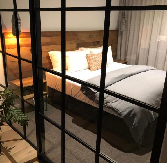 Timber Door Luxury Accommodation Geelong