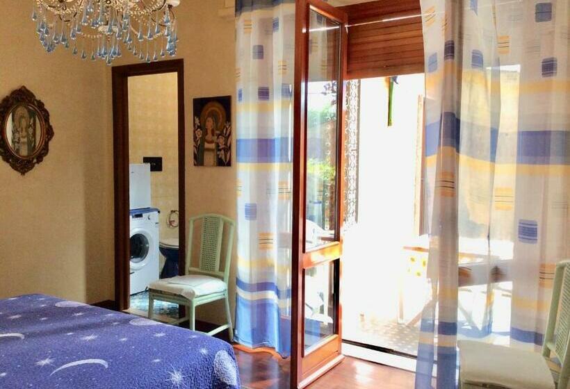 פנסיון Sky Room