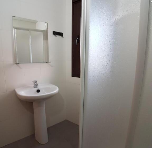 פנסיון Hostal Mesón La Era