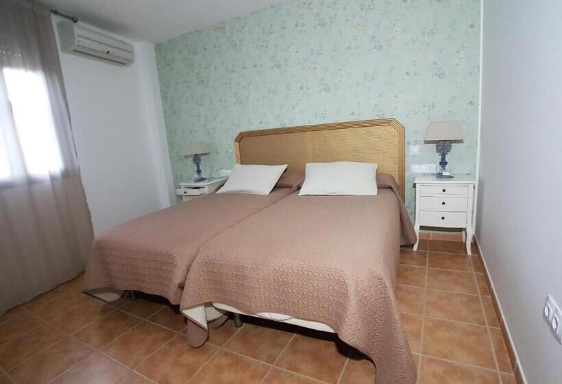 פנסיון Hostal Mesón La Era