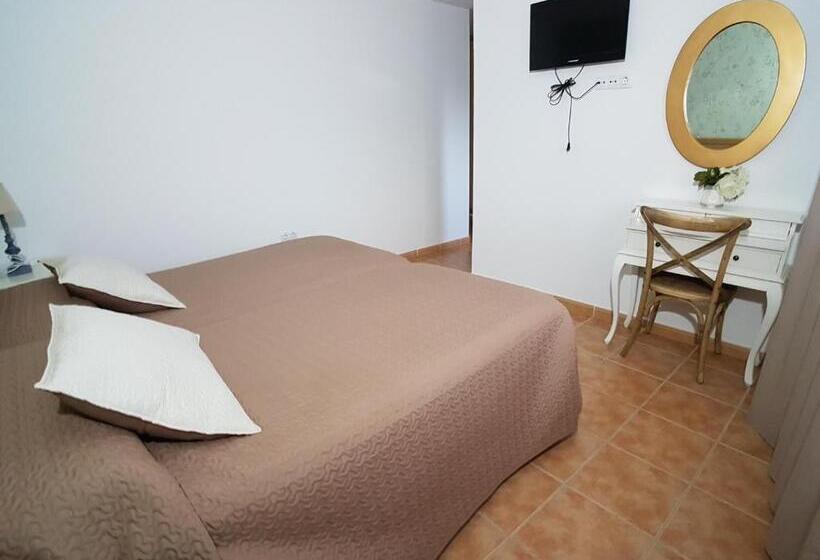 פנסיון Hostal Mesón La Era