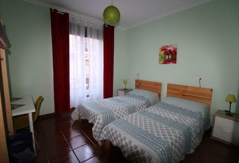 펜션 Hostel Goodhouse Gijón