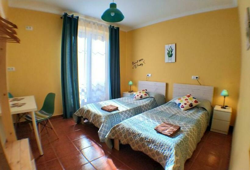 펜션 Hostel Goodhouse Gijón