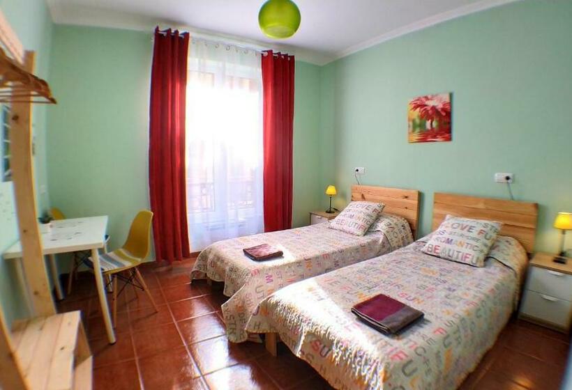 펜션 Hostel Goodhouse Gijón