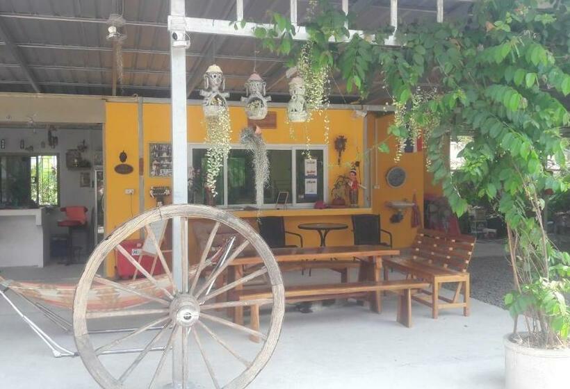 بنسيون Lucky Home Prakhon Chai