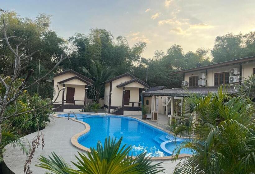 ペンション Sunray Guesthouse สุนันท์บ้านพักริมคลอง