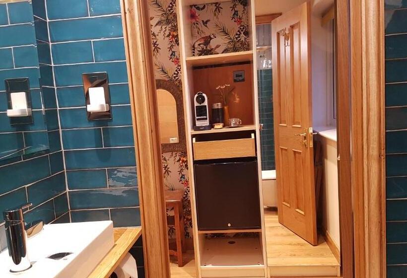 بنسيون The Base Vegan Retreat Animal Sanctuary