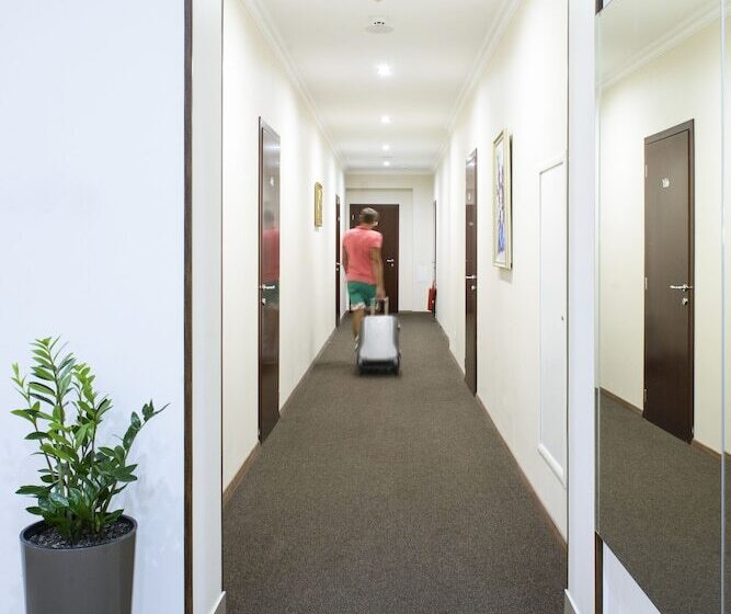 Greguar Hotel By Uhm