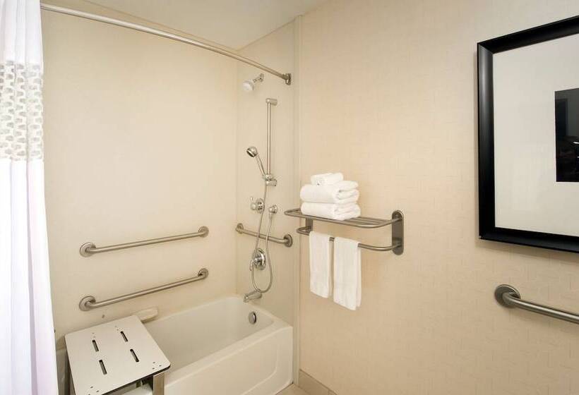 Hampton Inn & Suites Athens I 65