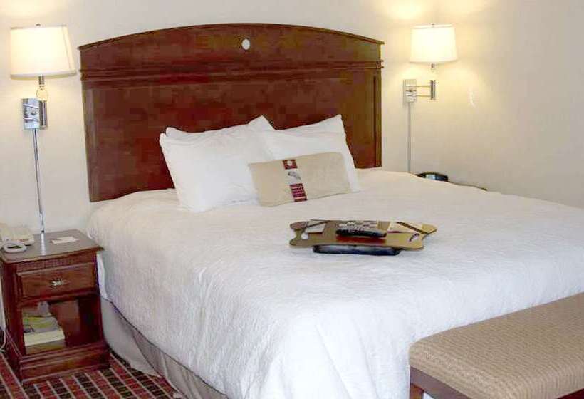 Hampton Inn & Suites Dayton Airport