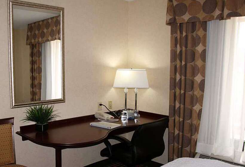 Hampton Inn & Suites Dayton Airport