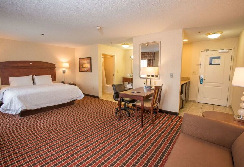 Hampton Inn & Suites Dayton Airport