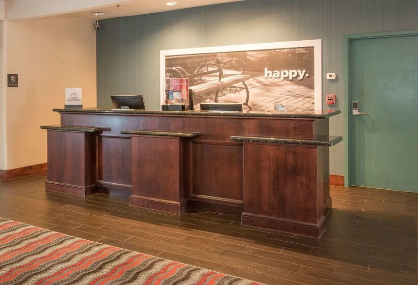 Hampton Inn & Suites Dayton Airport