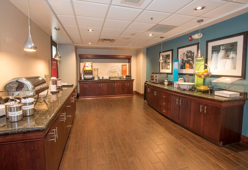 Hampton Inn & Suites Dayton Airport